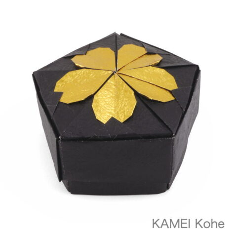 Box with the Cherry-Blossom Pattern II : KAMEI Kohe
